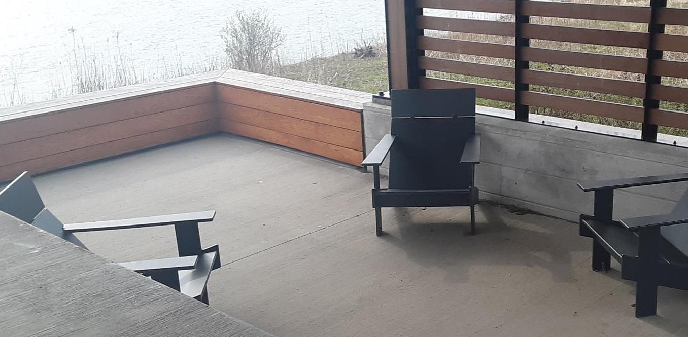 Lake Vista bluff shelter patio with 3 chairs